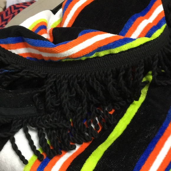 BH&G 60 inch round beach towel. NWT - Picture 4 of 6